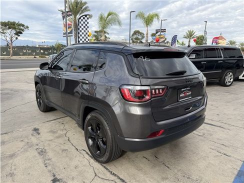 Used 2019 Jeep Compass Latitude FWD image 4