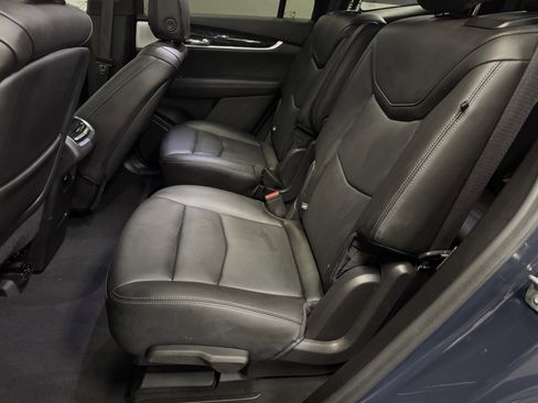 Used 2025 Cadillac XT6 Premium Luxury image 41