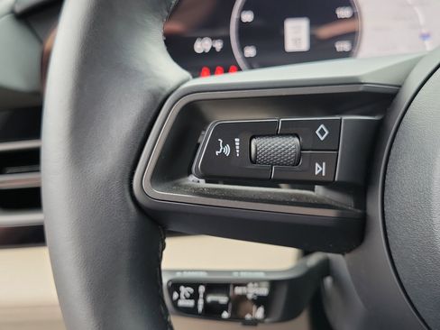 Used 2025 Porsche Taycan image 15