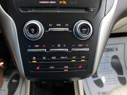 Used 2018 Lincoln MKC Premiere FWD image 32