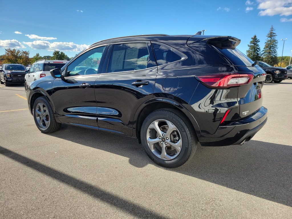 Used 2024 Ford Escape ST-Line w/ Tech Pack #1 AWD/4WD image 3