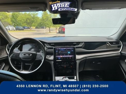 Used 2022 Jeep Grand Cherokee L Limited w/ Luxury Tech Group II AWD/4WD image 2