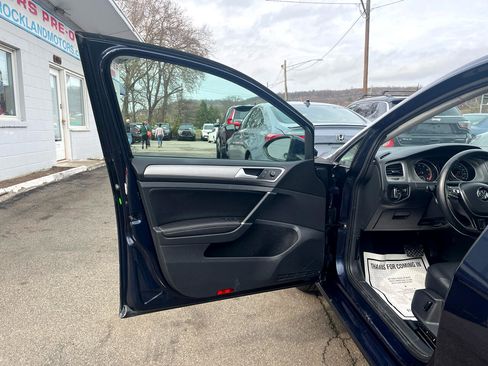 Used 2016 Volkswagen Golf Limited Edition image 16