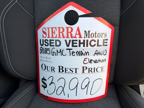Used 2025 GMC Terrain Elevation w/ Technology Package II image 9