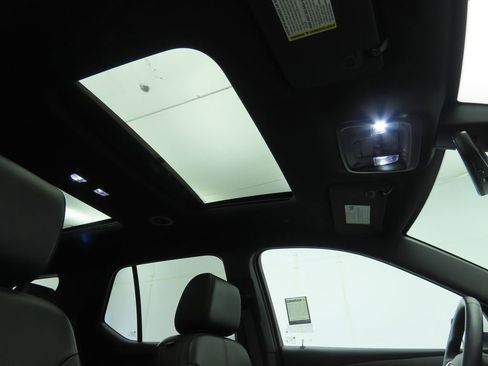 Used 2023 Chevrolet Traverse RS w/ LPO, Roadside Safety Package image 18