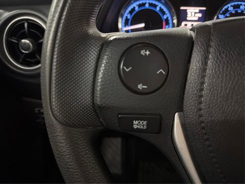 Used 2018 Toyota Corolla LE FWD image 21