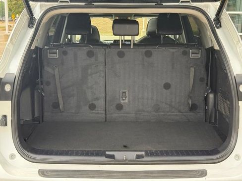Used 2022 Toyota Highlander XLE FWD image 9