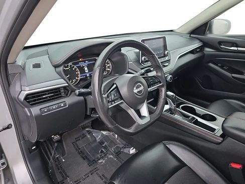 Used 2024 Nissan Altima 2.5 SR FWD image 12