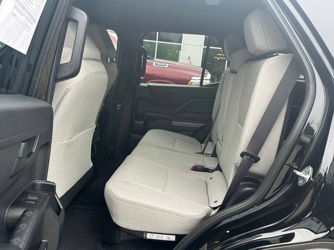 Used 2025 Toyota 4Runner SR5 AWD/4WD image 31