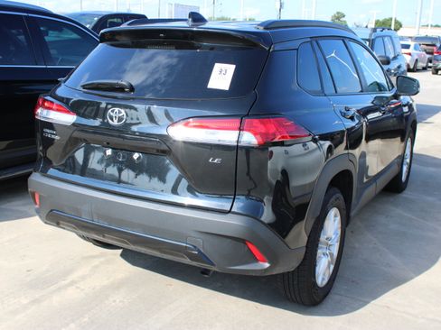 Used 2025 Toyota Corolla Cross LE FWD image 9