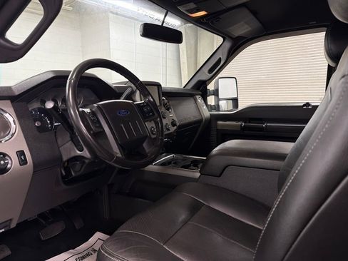 Used 2016 Ford F250 Lariat w/ Lariat Interior Package image 4