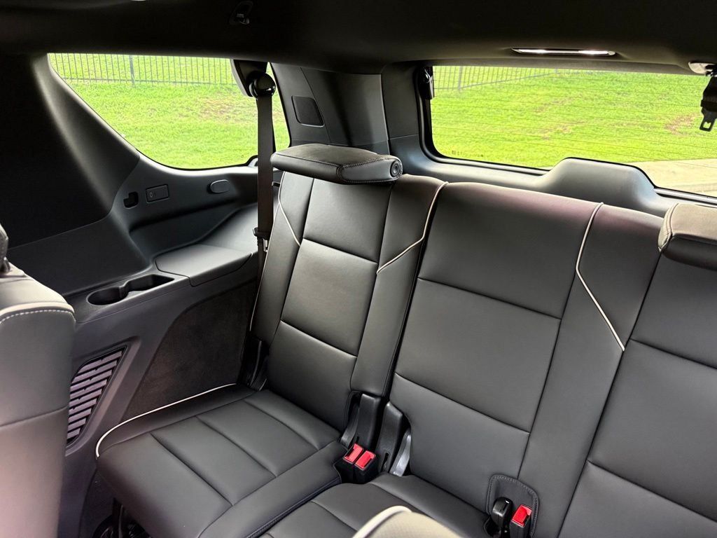 Used 2026 Cadillac Escalade Luxury w/ LPO, Floor Liner Package AWD/4WD image 29