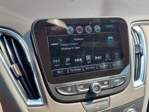 Used 2017 Chevrolet Malibu LT FWD image 17
