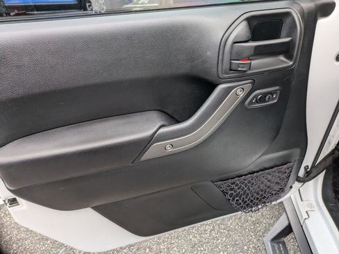 Used 2018 Jeep Wrangler Unlimited Sport S image 9