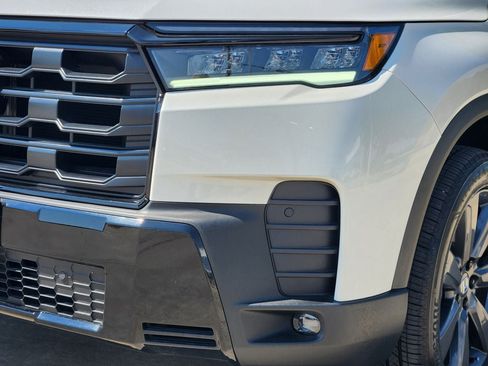 Used 2026 Honda Pilot Sport image 9