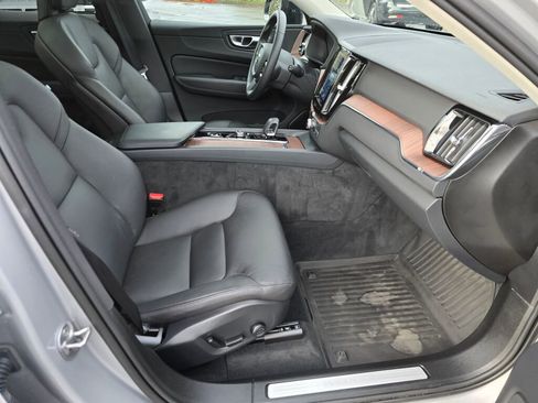 Used 2023 Volvo XC60 B5 Plus w/ Climate Package image 11