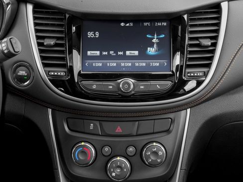 Used 2018 Chevrolet Trax LT w/ LT Convenience Package FWD image 8