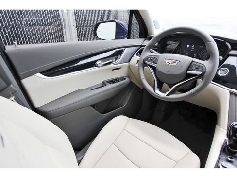 New 2025 Cadillac XT6 Premium Luxury w/ Technology Package image 6