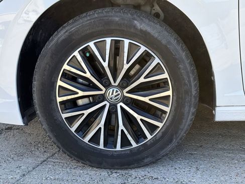 Used 2021 Volkswagen Jetta SE w/ SE Cold Weather Package image 9