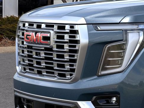 New 2026 GMC Yukon Denali w/ Denali Reserve Package AWD/4WD image 13