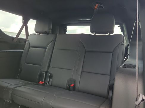 Used 2025 Chevrolet Suburban Z71 w/ Comfort Package AWD/4WD image 12