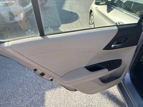 Used 2017 Honda Accord Touring image 13