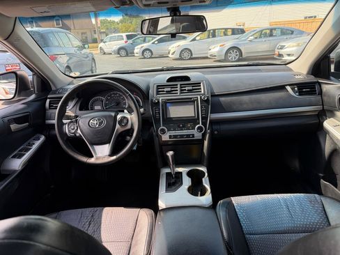 Used 2012 Toyota Camry SE FWD image 9