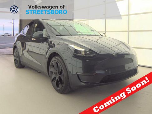 Used 2024 Tesla Model Y 2WD image 1