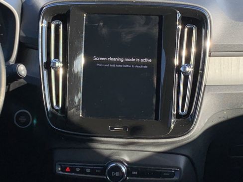 Used 2025 Volvo XC40 B5 Core image 31