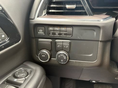 Used 2025 Chevrolet Tahoe LT RWD image 20