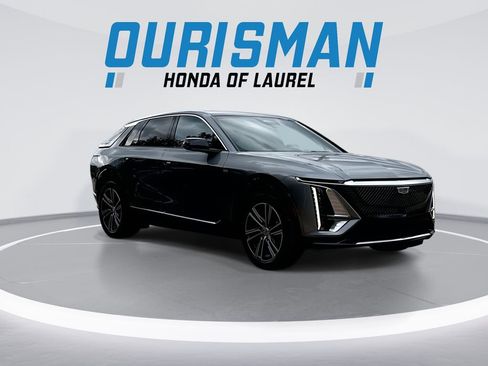 Used 2024 Cadillac Lyriq Luxury w/ LPO, Floor Liner Package AWD/4WD image 2