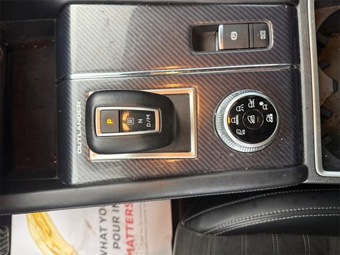 Used 2022 Mitsubishi Outlander SE image 20