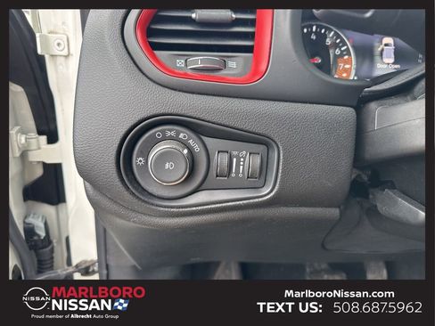 Used 2022 Jeep Renegade Trailhawk image 20