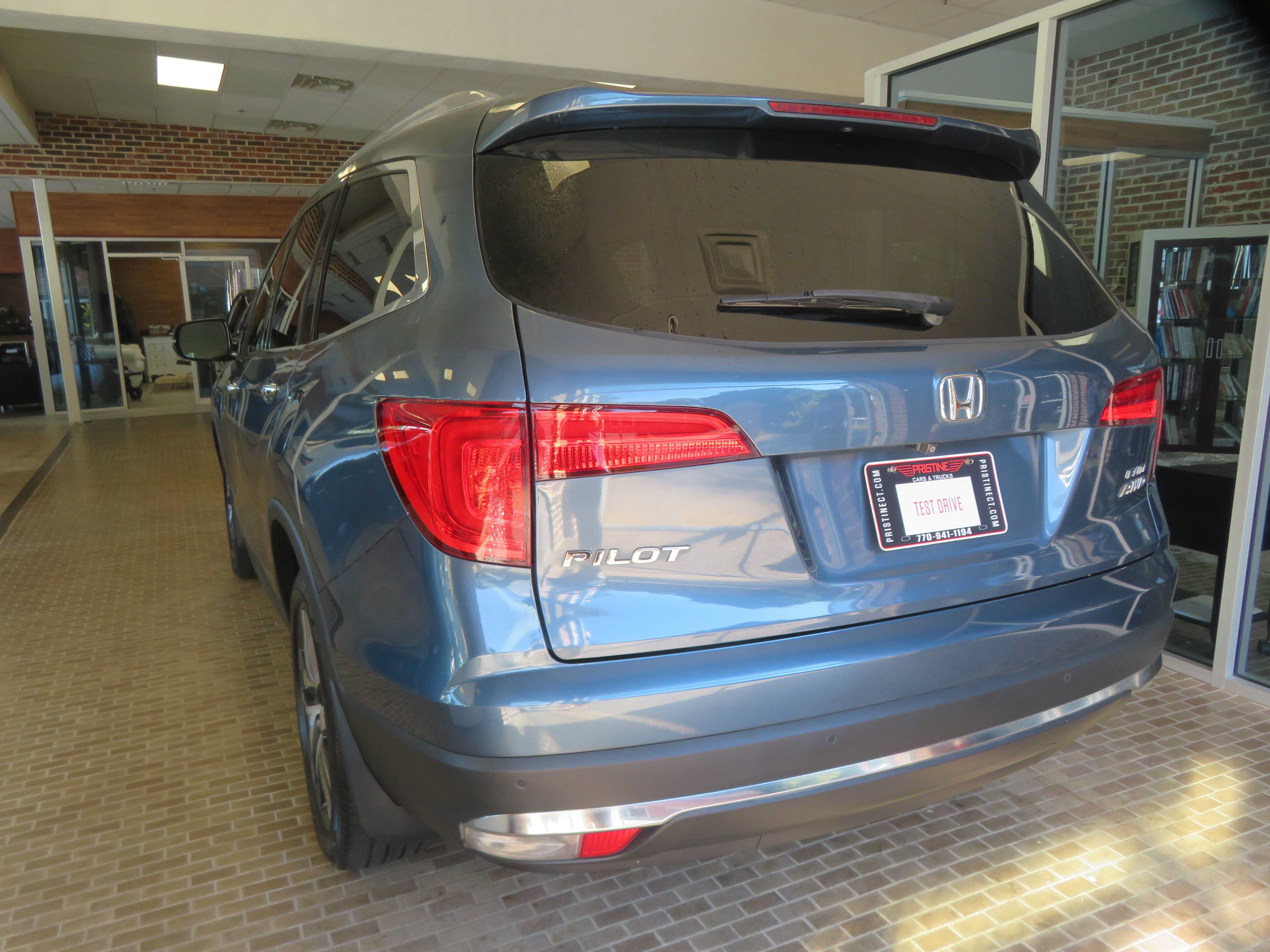 Used 2017 Honda Pilot Elite image 6
