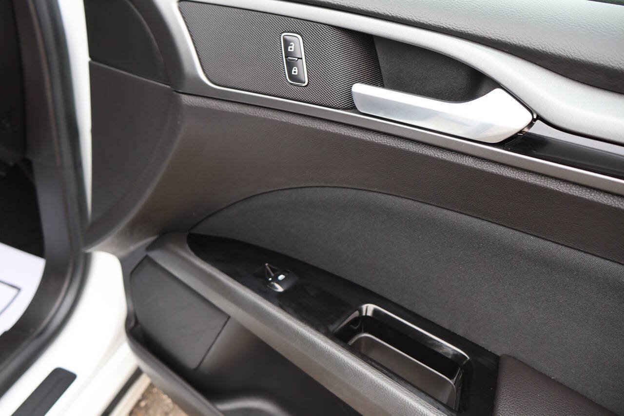 Used 2013 Ford Fusion SE FWD image 18