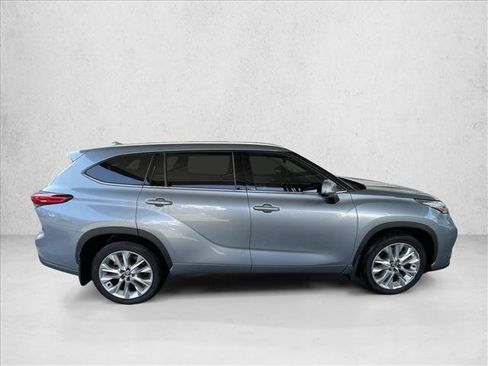 Used 2020 Toyota Highlander Limited image 4
