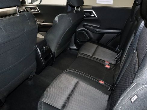 Used 2024 Mitsubishi Outlander ES image 20