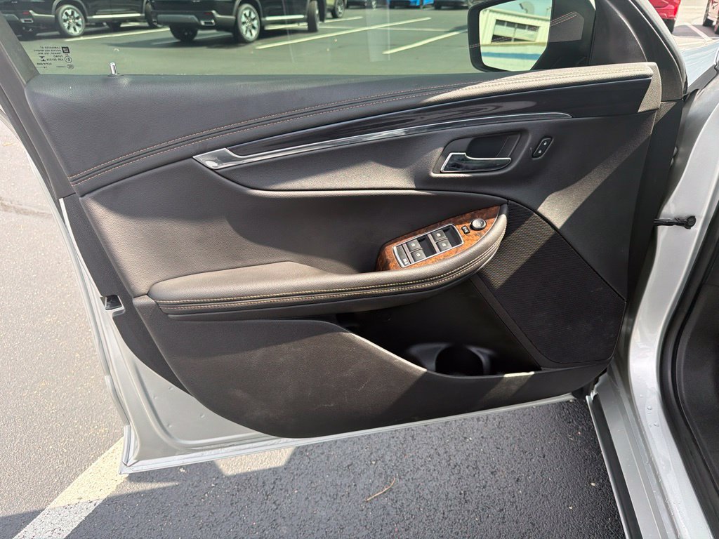 Used 2015 Chevrolet Impala LT w/ Convenience Package FWD image 17