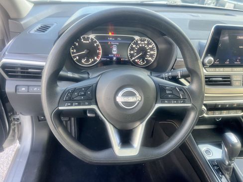 Used 2023 Nissan Altima 2.5 SV FWD image 12