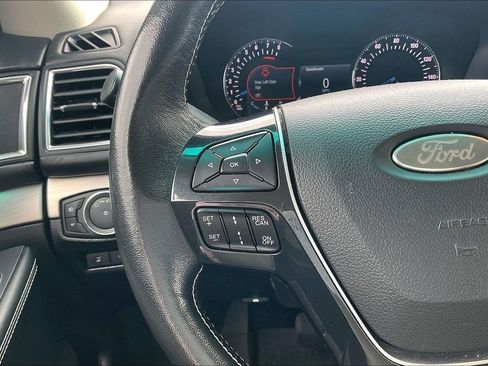 Used 2017 Ford Explorer Platinum image 24