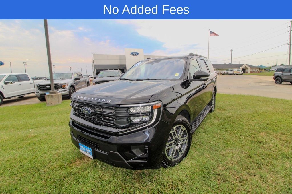 Used 2025 Ford Expedition Active AWD/4WD image 1