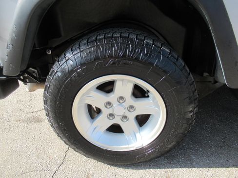 Used 2006 Jeep Wrangler Sport w/ 30" Tire & Wheel Group AWD/4WD image 9