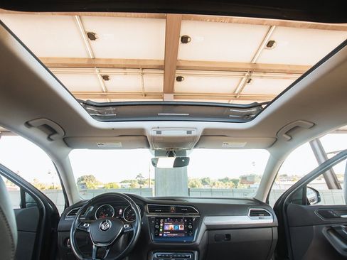 Used 2019 Volkswagen Tiguan SE w/ Panoramic Sunroof Package image 13