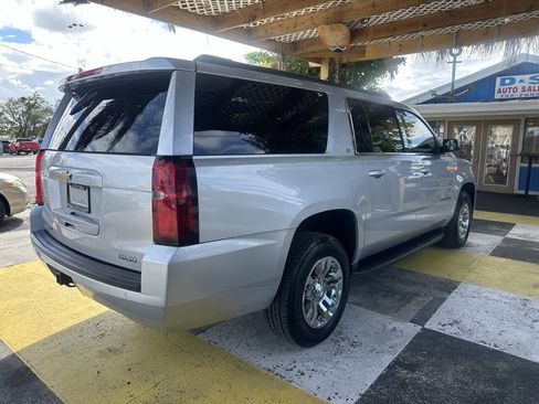 Used 2020 Chevrolet Suburban LT image 5