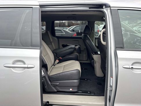 Used 2016 Kia Sedona SX image 16