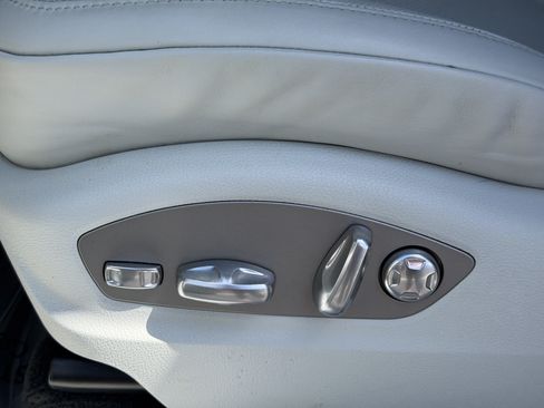 Certified 2023 Porsche Macan AWD/4WD image 26