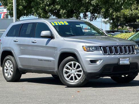 Used 2021 Jeep Grand Cherokee Laredo RWD image 2