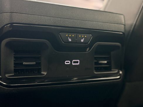 Used 2025 GMC Sierra 2500 AT4 image 35