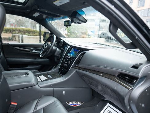 Used 2019 Cadillac Escalade ESV Platinum image 15