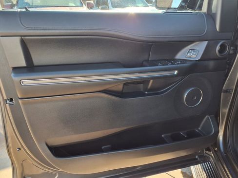 Used 2021 Ford Expedition XLT image 16